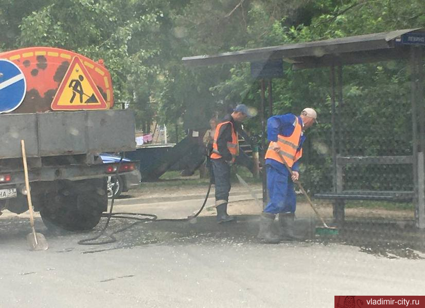 Во Владимире продолжаются плановые работы по летней уборке города