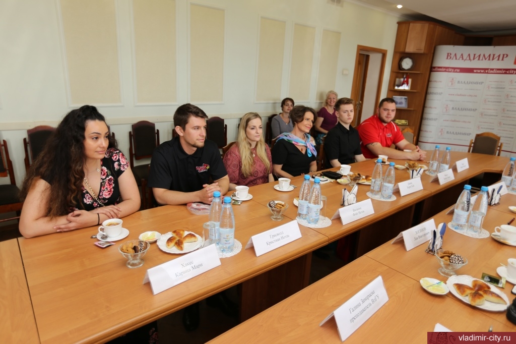 Глава города Ольга Деева встретилась со студентами из Америки
