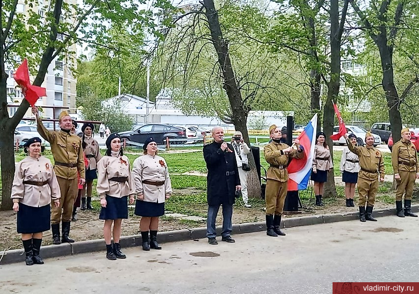 Владимирских ветеранов поздравляют с Днем Победы концертами во дворах их домов
