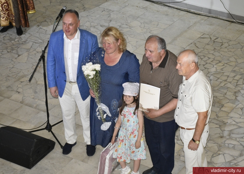 Владимирским семейным парам вручили медали «За любовь и верность»
