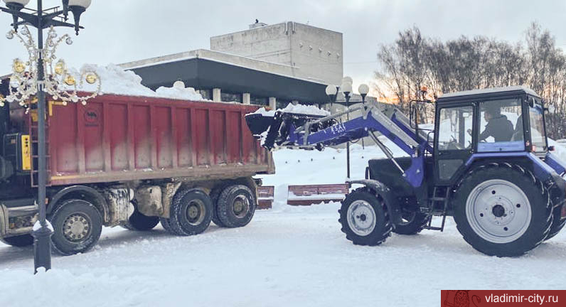 Снег с общественных пространств города убирают районные МКУ «Благоустройство»