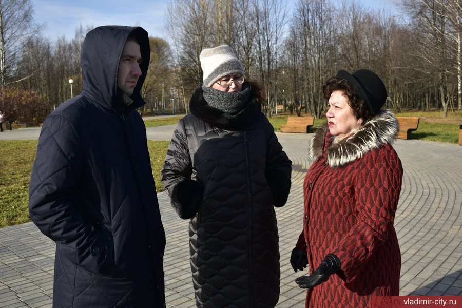 Депутаты вместе с жителями проверили надежность благоустройства парка «Добросельский»