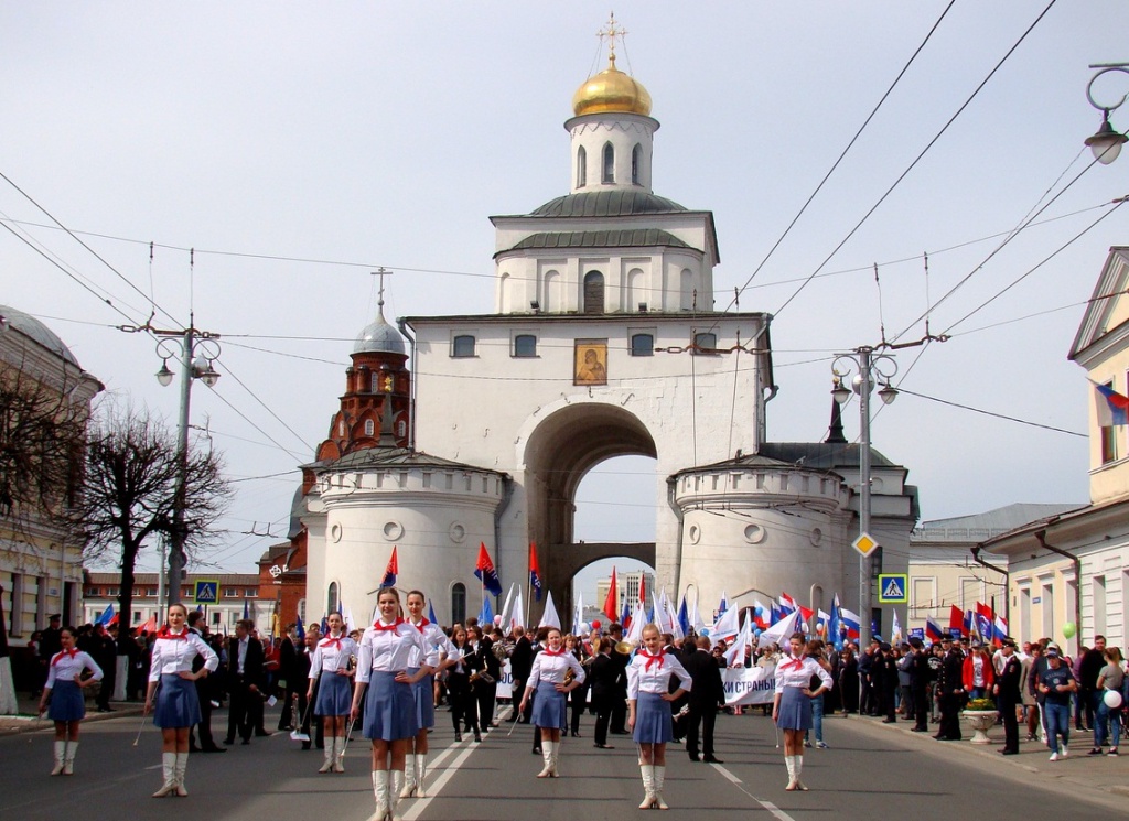 Сегодня во владимире. Золотые ворота Владимир Соборная площадь. Три столицы Великороссии во Владимире. 1 Мая город Владимир. Соборная площадь во Владимире сейчас.