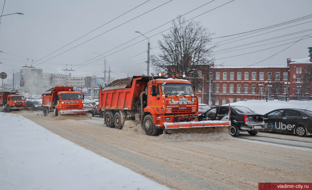 Снег с улиц Владимира будут убирать без выходных и днем, и ночью