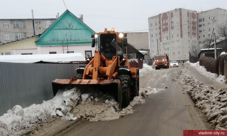 Коммунальные службы Владимира круглосуточно продолжают зимнюю уборку города