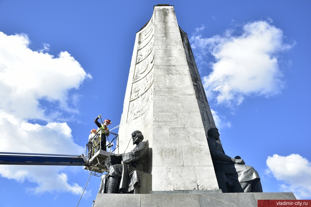 Памятник 850-летию Владимира привели в порядок к юбилейной дате