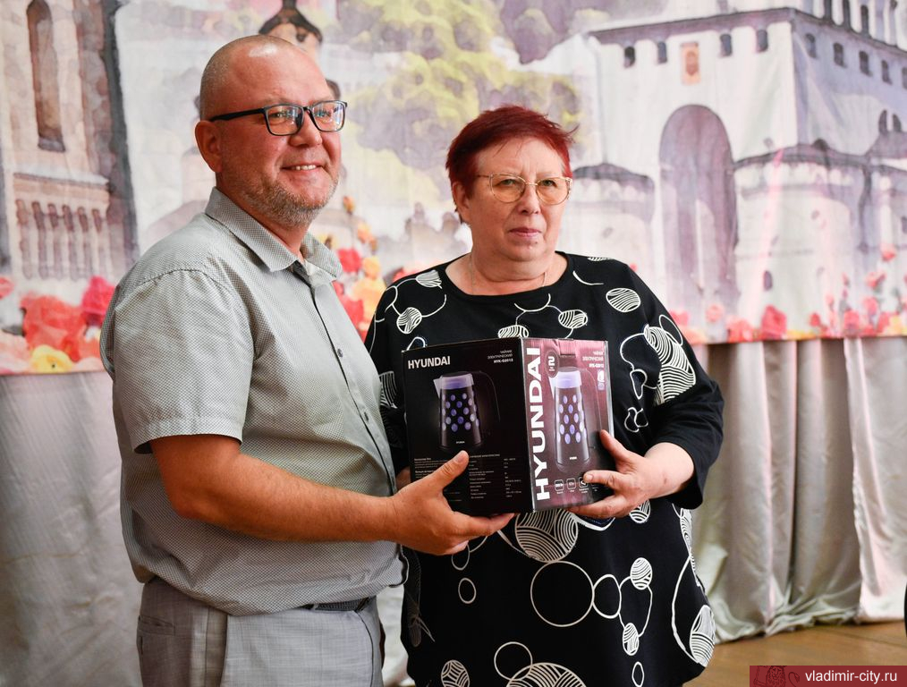 Владимирцев наградили за помощь правоохранителям