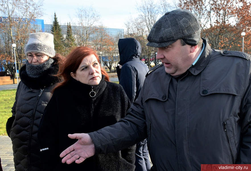 Депутаты вместе с жителями проверили надежность благоустройства парка «Добросельский»