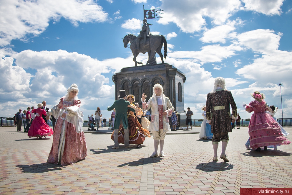 Город Владимир празднует День России