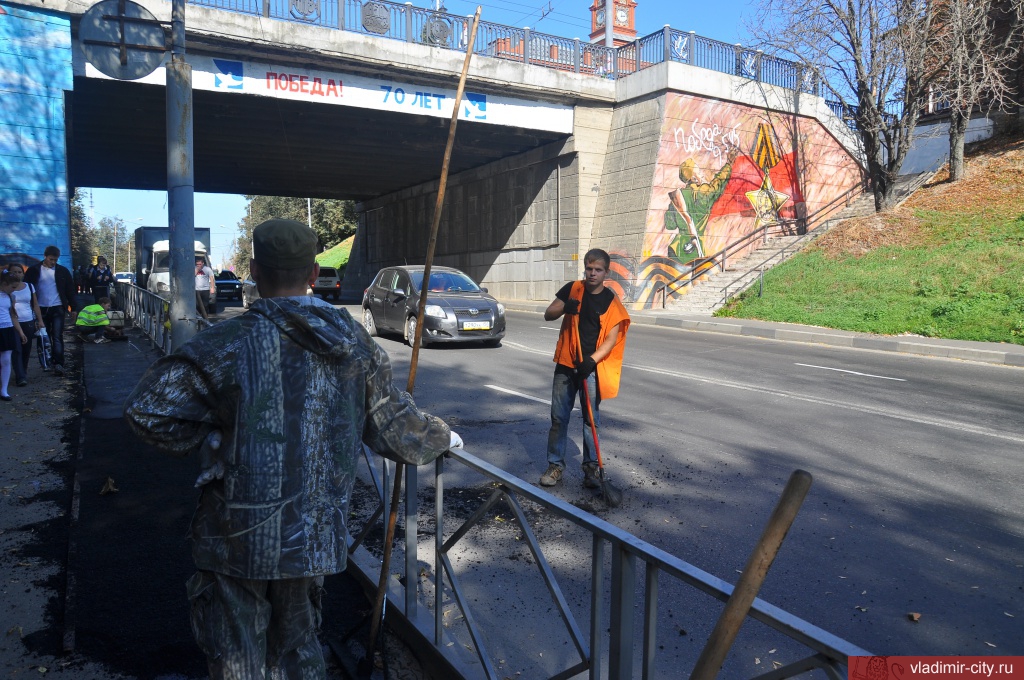 Улица под мостом