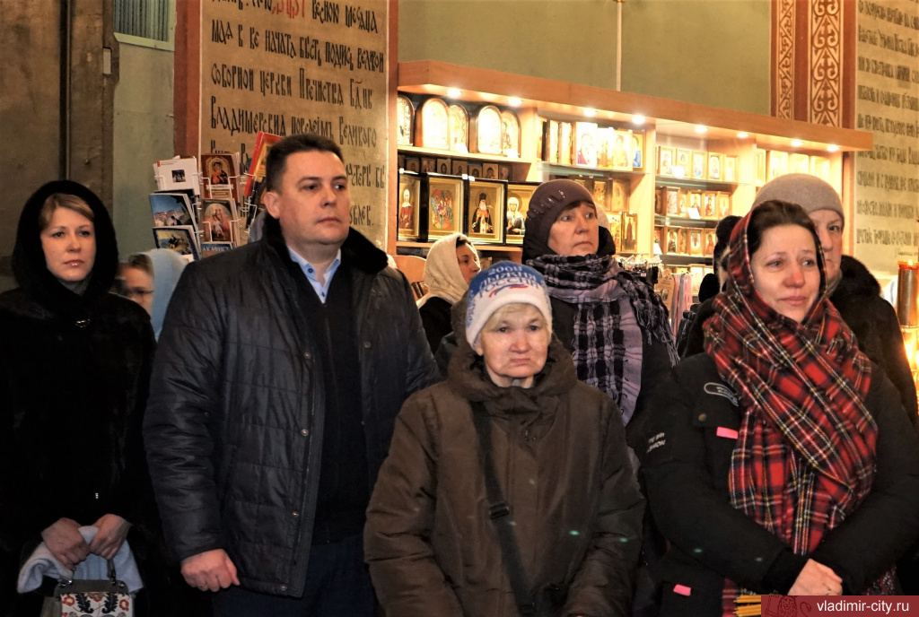 Митрополит Тихон и глава города Владимира Дмитрий Наумов поздравили владимирцев с Рождеством