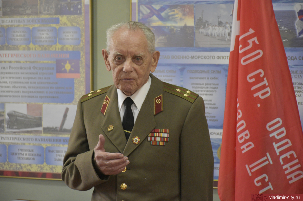 Владимирские ветераны начали цикл Уроков мужества для юных жителей города
