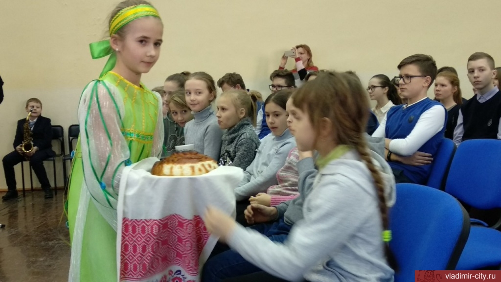 Дружеский подарок от владимирских гимназистов ребятам из Донецкой народной республики