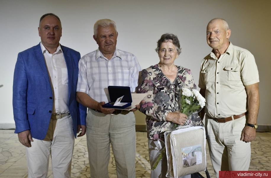 Владимирским семейным парам вручили медали «За любовь и верность»