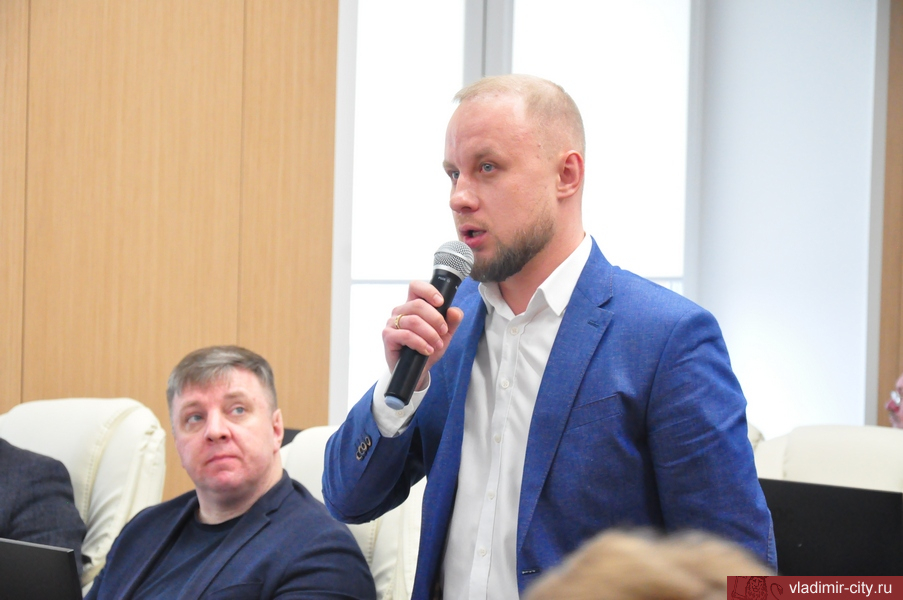 Городской Совет единогласно одобрил работу главы города Владимира Андрея Шохина